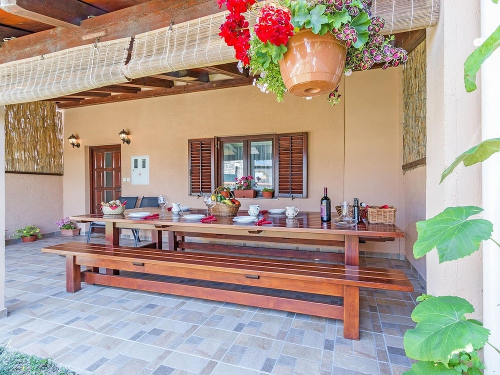 Heritage House in Orihi With an Elegant Garden view 2