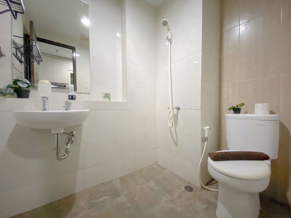 Cozy And Best Deal Studio Apartment Grand Dhika City