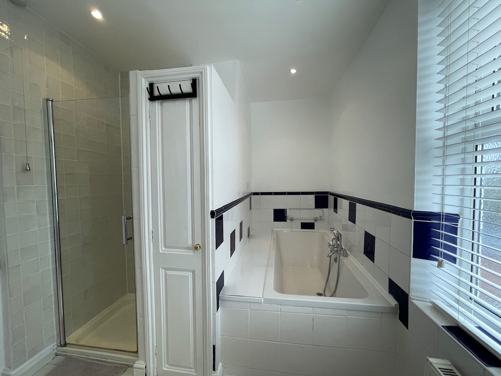 Familyfriendly - Sleeps6 - Privateparking - Garden