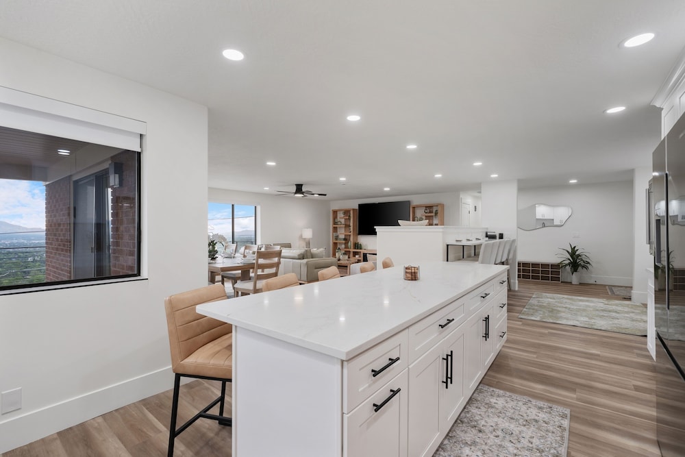 All-new Luxe Stay Views, Sauna & Hot Tub 7 Bedroom Villa