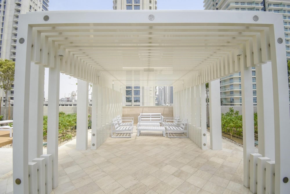 Luxury Sea View Living on Emaar Beachfront