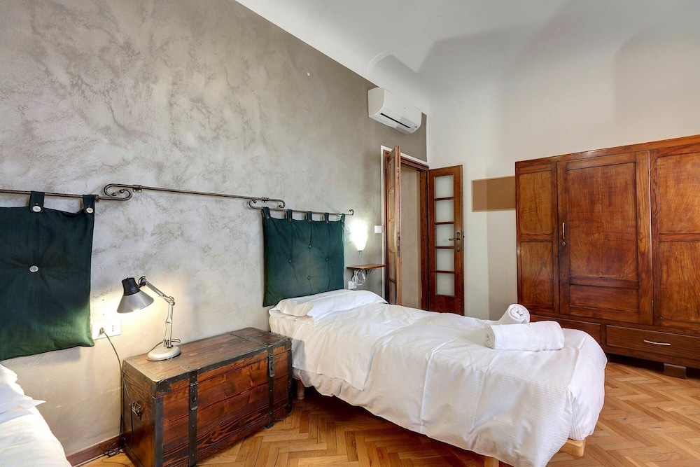 Corno 7 in Firenze With 2 Bedrooms and 1 Bathrooms