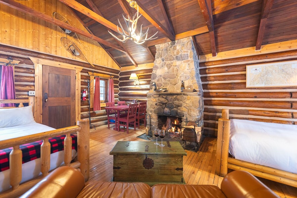 Storm Mountain Lodge Cabins & Dining
