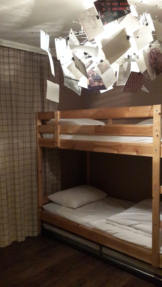 Xeromine - Hostel