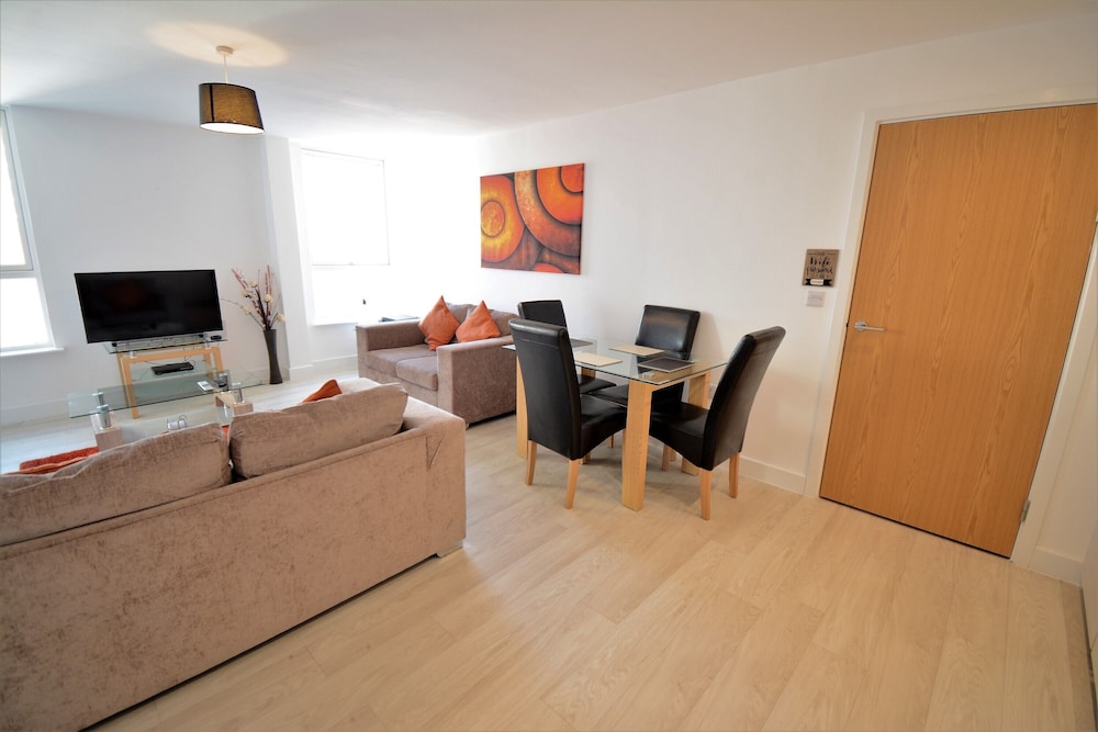 Kennet House Superior Serviced Apartment