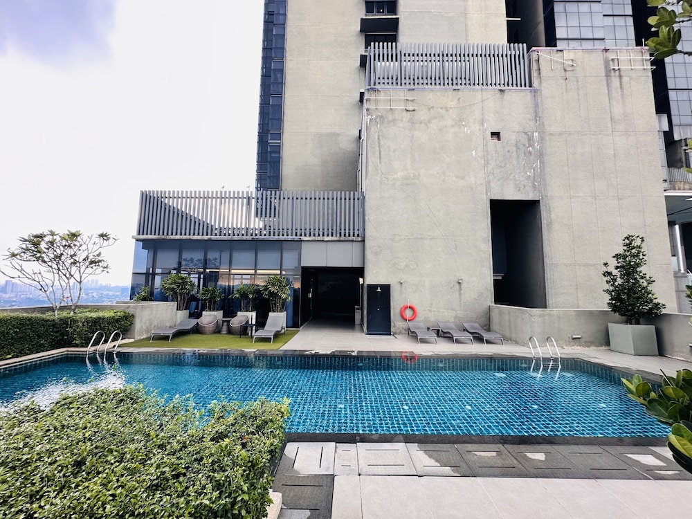 Spacious Duplex Oasis Icon City