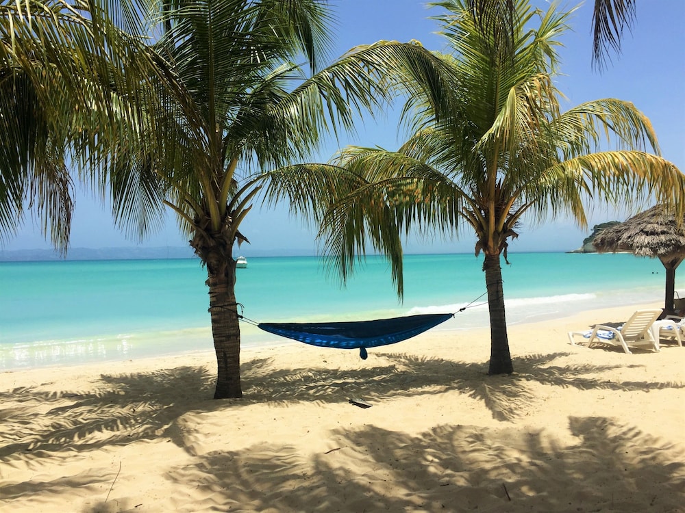 Abaka Bay Resort