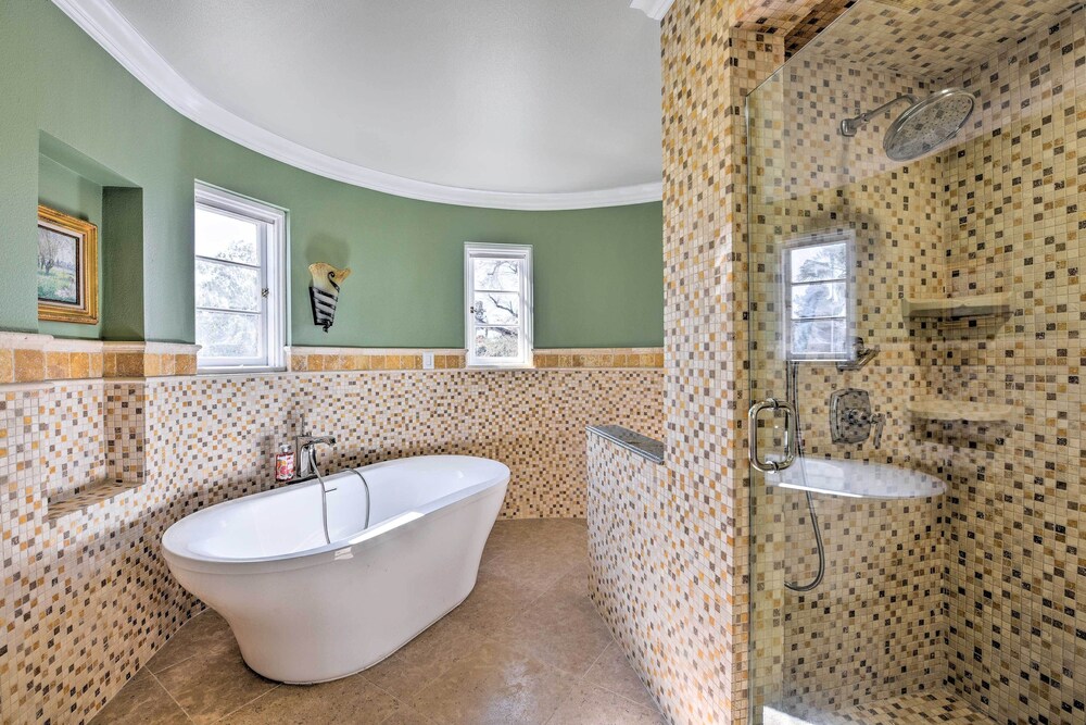 'the Castle' Hacienda Heights Home w/ Patio Pool - Property Image 17