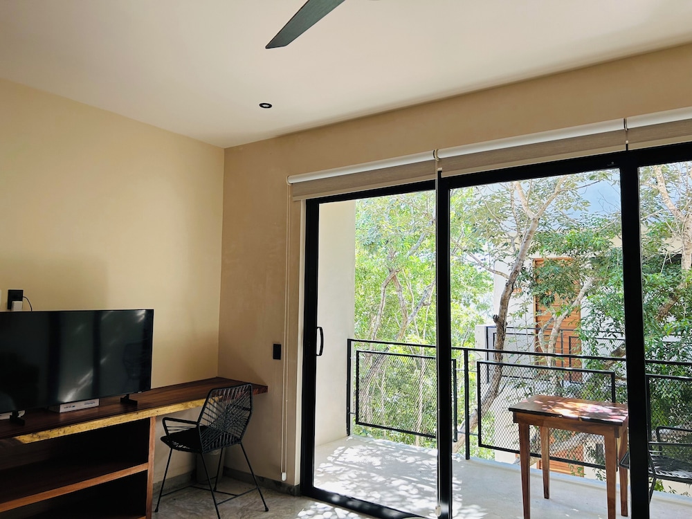 Private Balcony Jungle View Studio S21