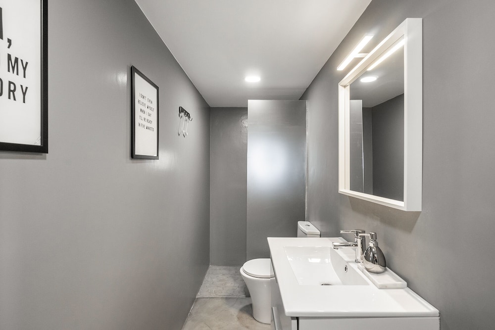 Urban Escape: 1-Br W/Mezzanine Near Campo Ourique