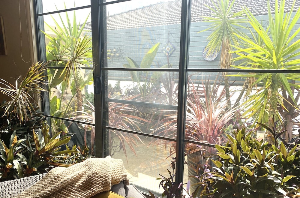 StayCentral - Tranquil Townhouse
