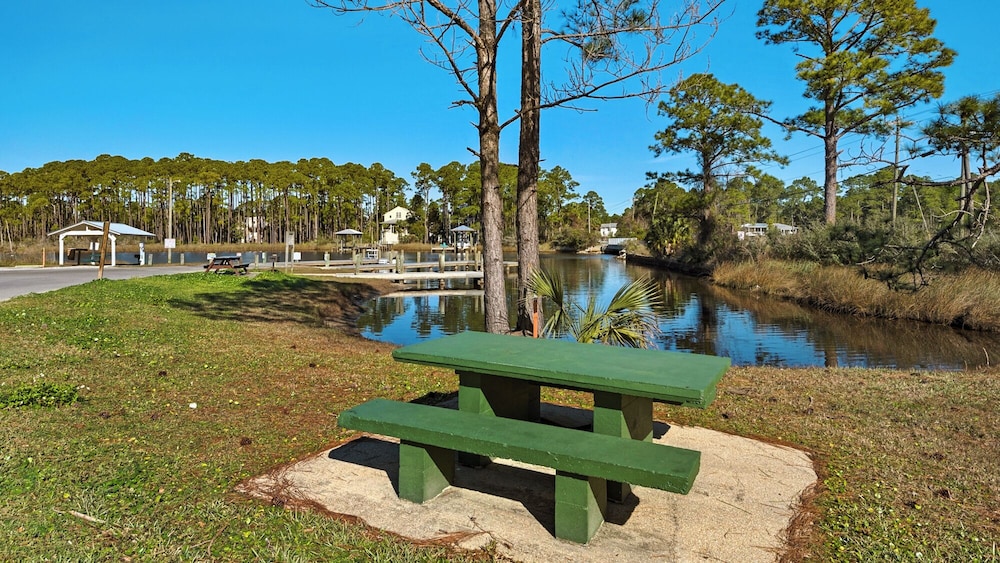 4BR Home With Deck & Grill Fun + Free Attraction Tickets!