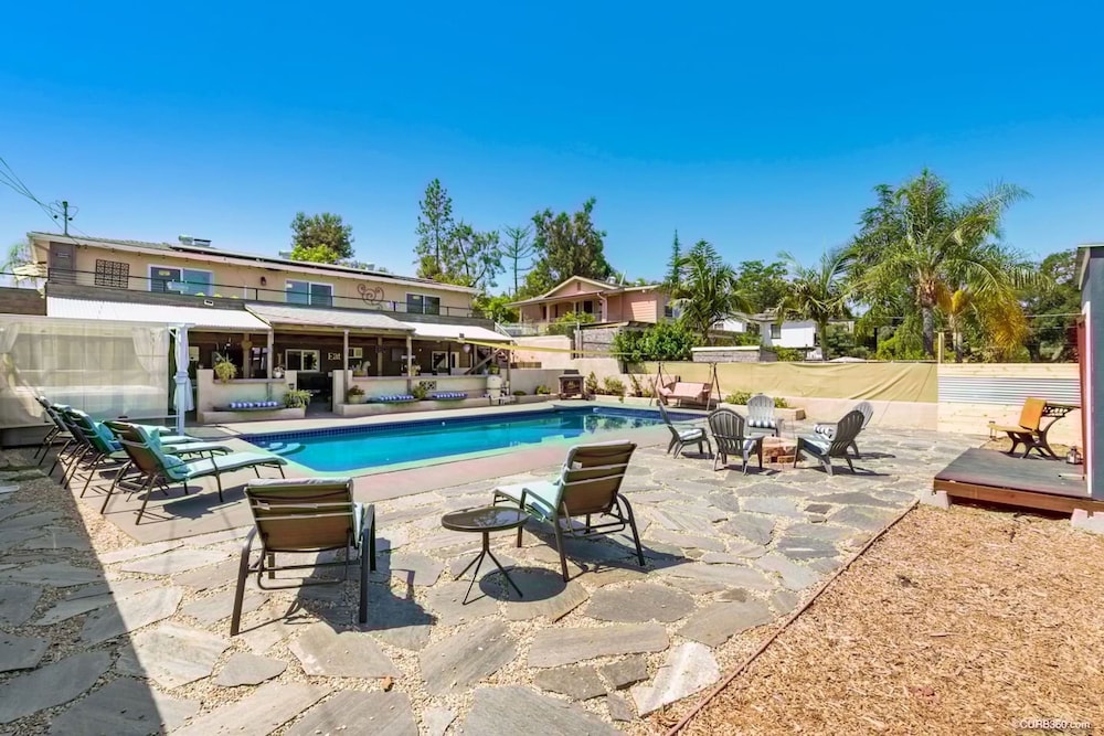 So Cal Charmer Oversized Heated Pool Hot Tub