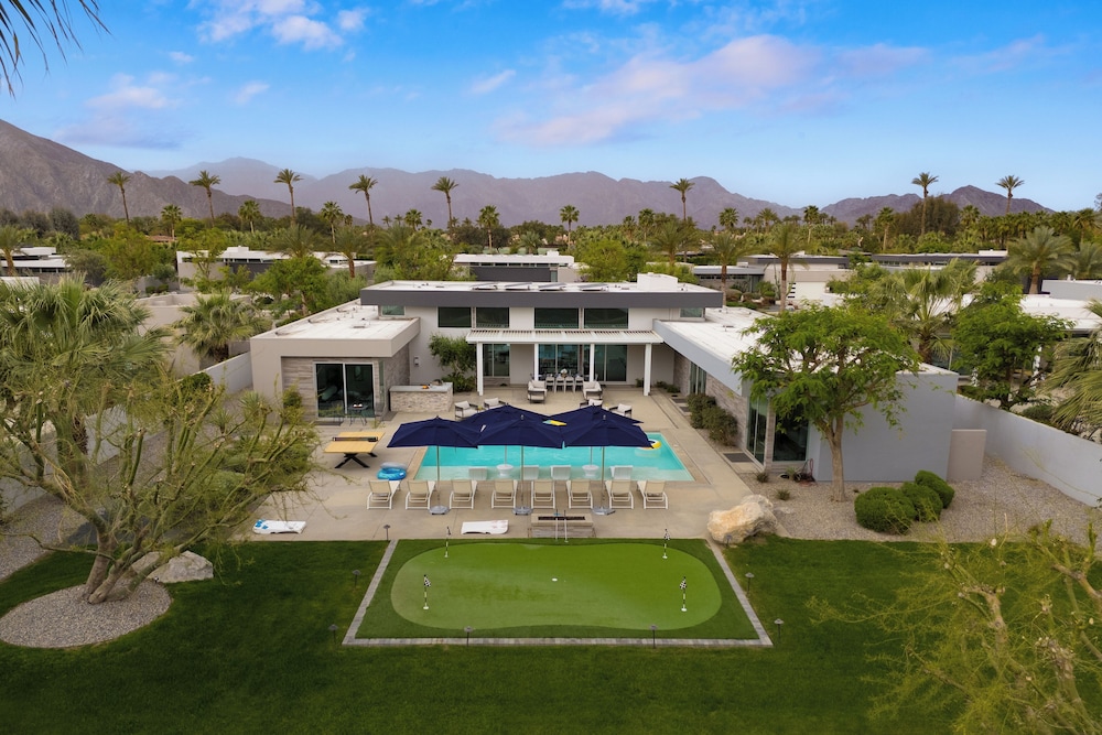 The Polo Villas by AvantStay – Modern Oasis Near Empire Polo Club