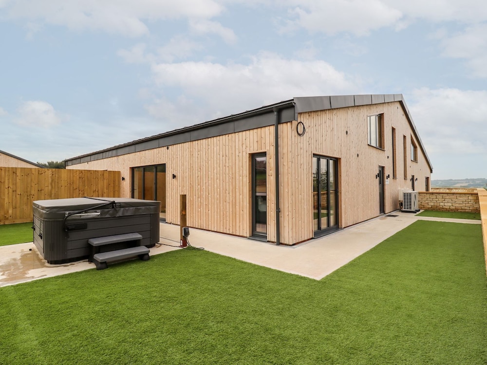 Bears Court Barn 3
