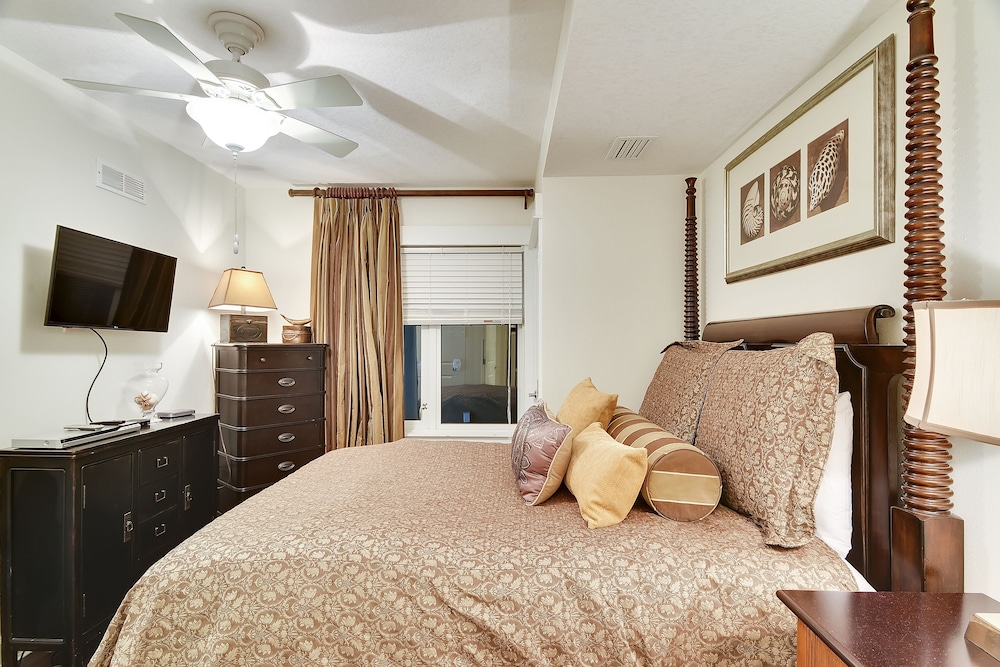 Grand Panama Beach Resort by Book That Condo