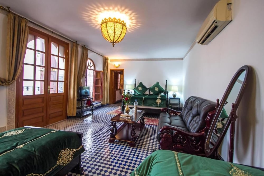Room in B&B - Riad Authentic Palace & Spa - Suite Al Casaba
