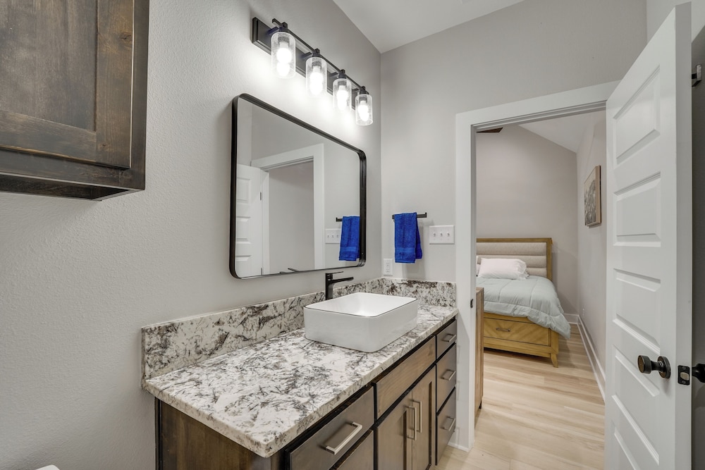 Brand-new Home 2 Mi to Shannon Med Center!