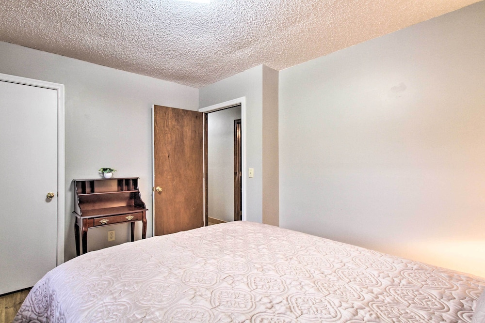 Pet-friendly VA Home ~ 30 Mi to Shenandoah NP