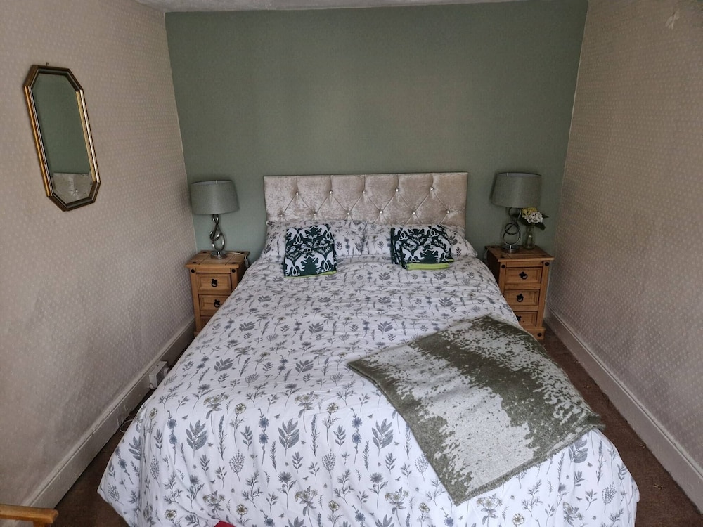 Charming Dolgellau Townhouse With Garden, Perfect for Families