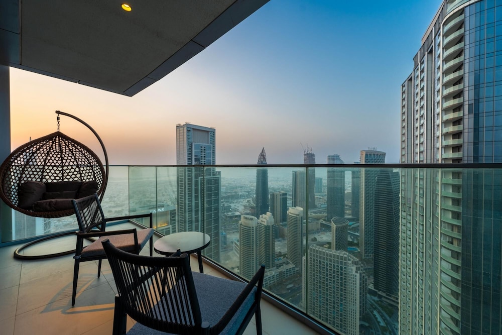 Ultra Chic High-floor Apt w Direct Burj Khalifa Fountains Views