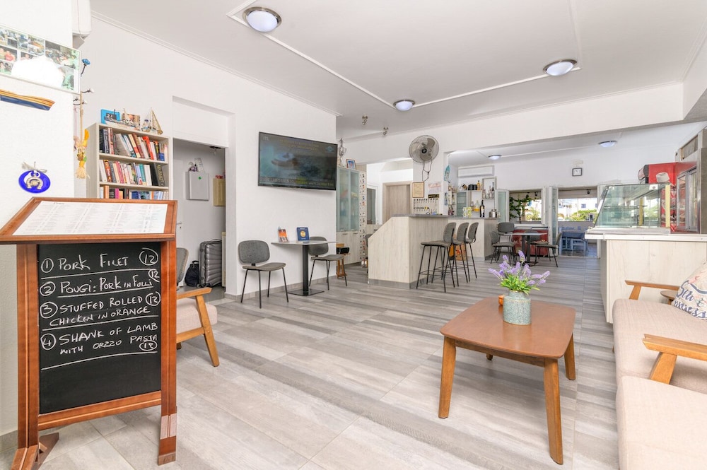 Lobby & Reception