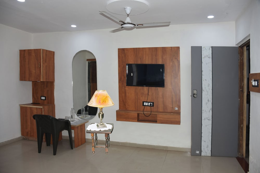 HOTEL DIVYA PALACE