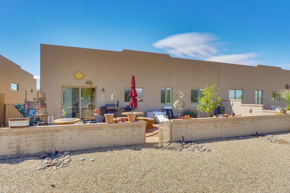 Mtn-view Oasis w/ Pool Access in Green Valley!