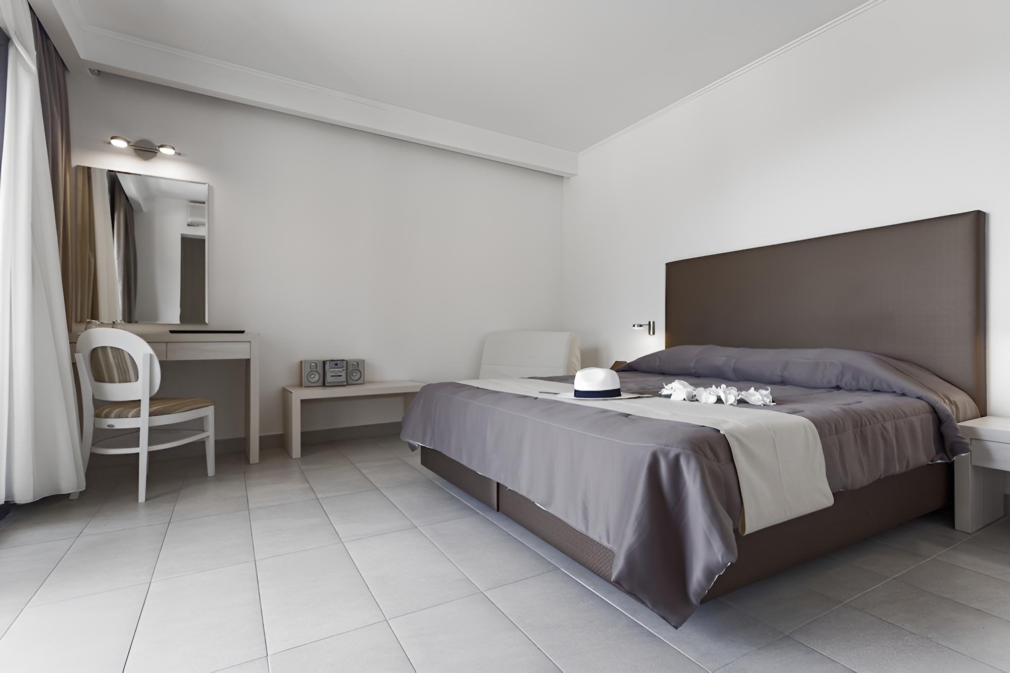 Lagomandra Beach Hotel