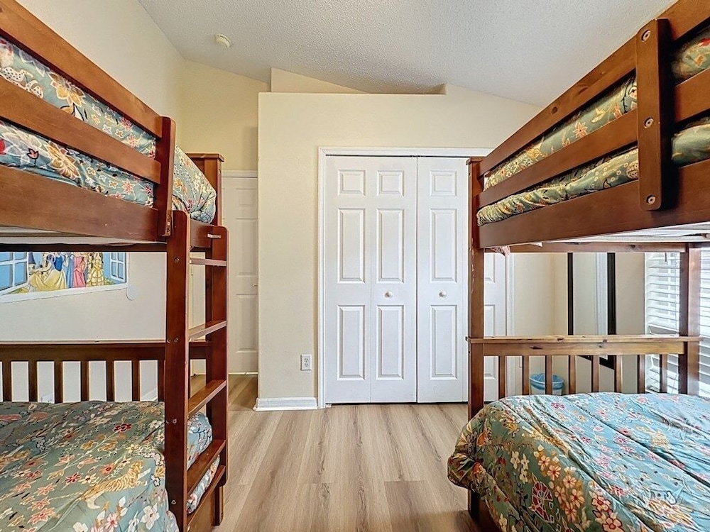 Incredible 4 Bed Pool/spa Home, Minutes To Disney 4 Bedroom Villa