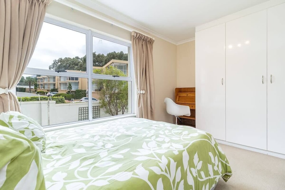 3 Bedroom Family Home - Houtbay
