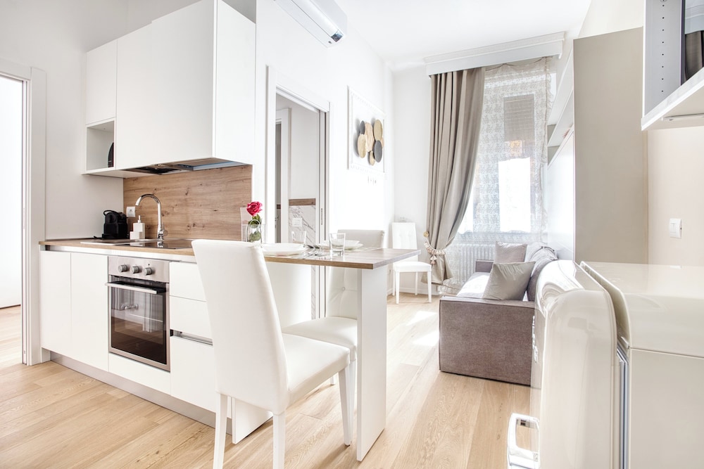 Old Milan Navigli Family Apartments