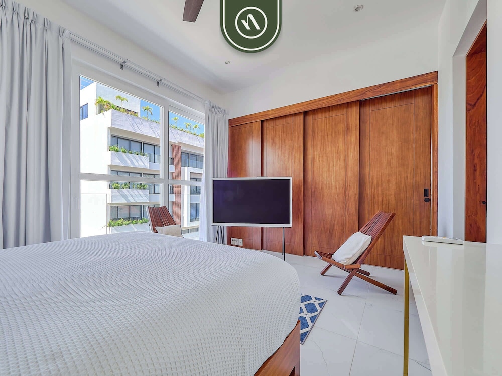 Great Design 1BR Condo - Rooftop Pool