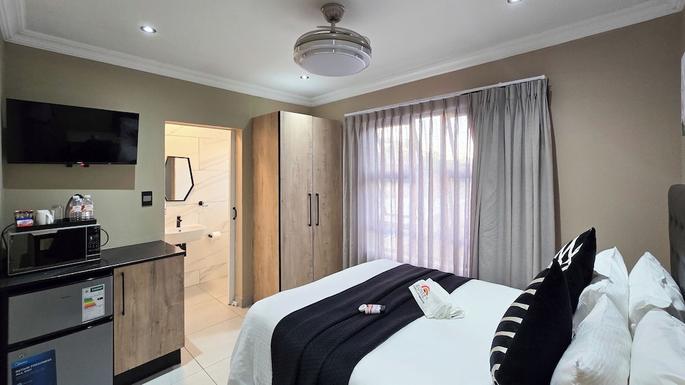 Sunset Events & Accommodation