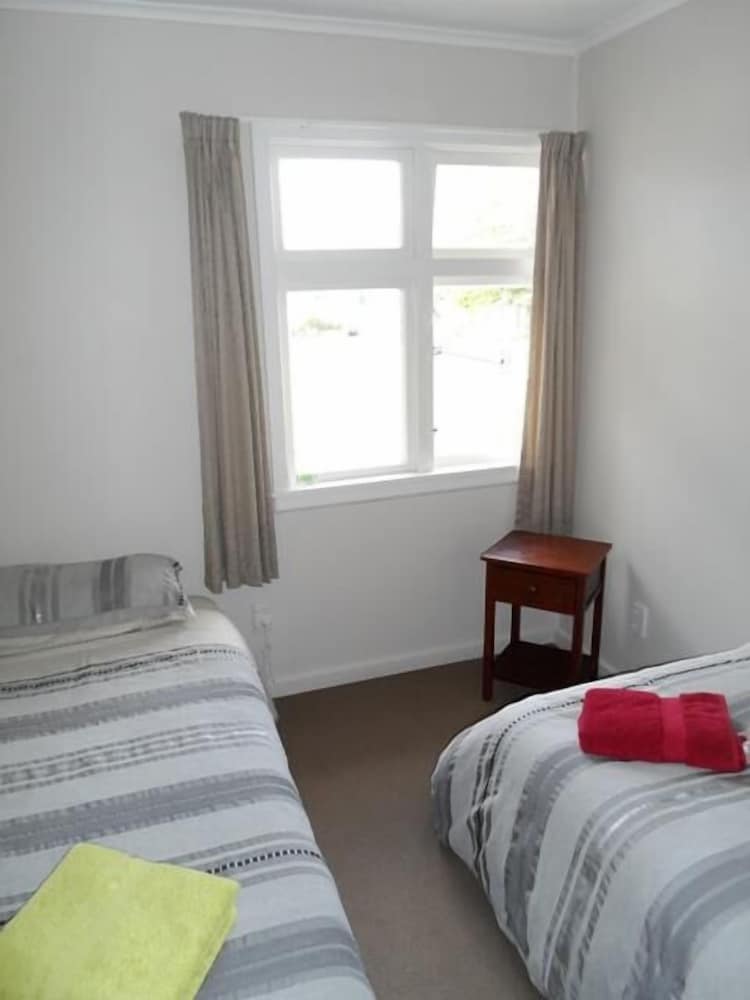 Lake Maraetai Lodge - Hostel