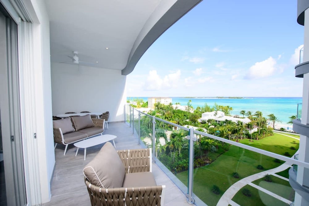 4 Bedroom Cable Beach Condo With Balcony