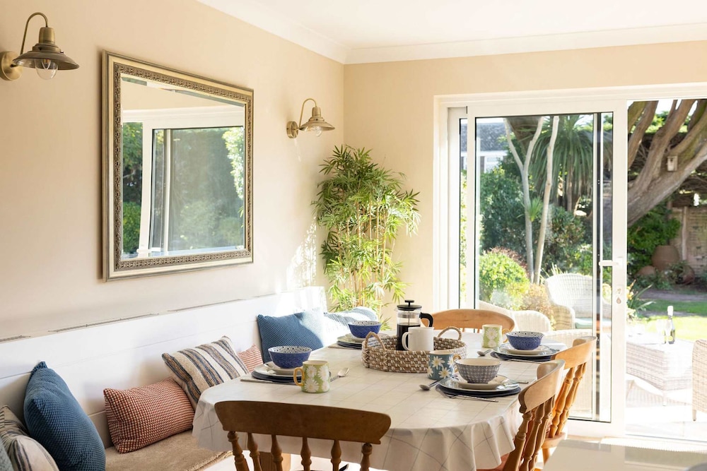 Coastal Comfort for 6 Felpham Beach