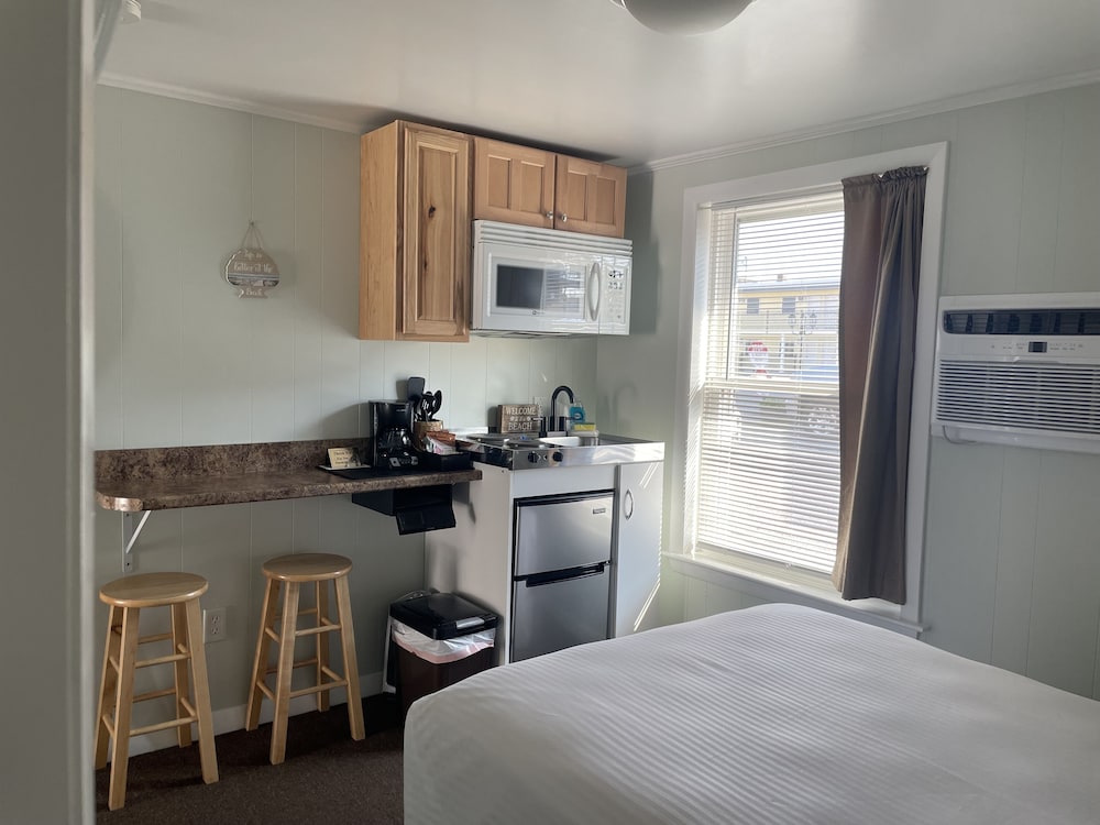 Moontide Motel Cabins & Apartments