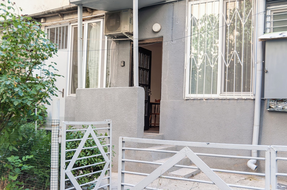 Cute Ground Floor with Free Parking