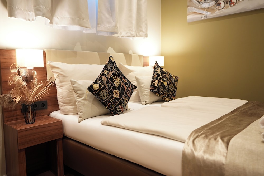 Frankfurt Vacations - Hotel Attache - Property Image 95
