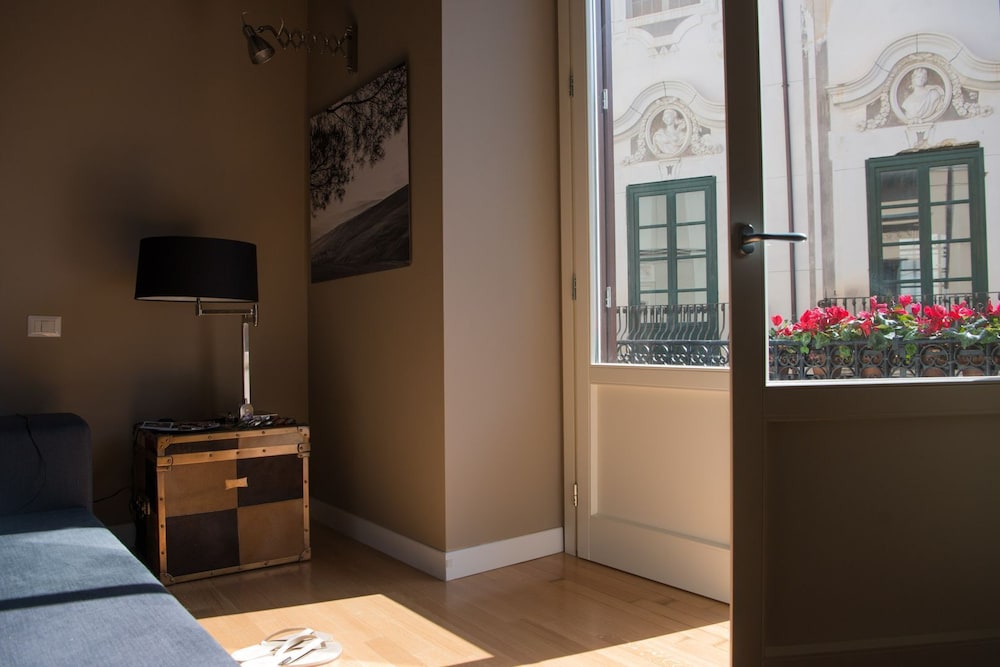 Gioeni Suites - Charming Loft en Palermo — hotel room