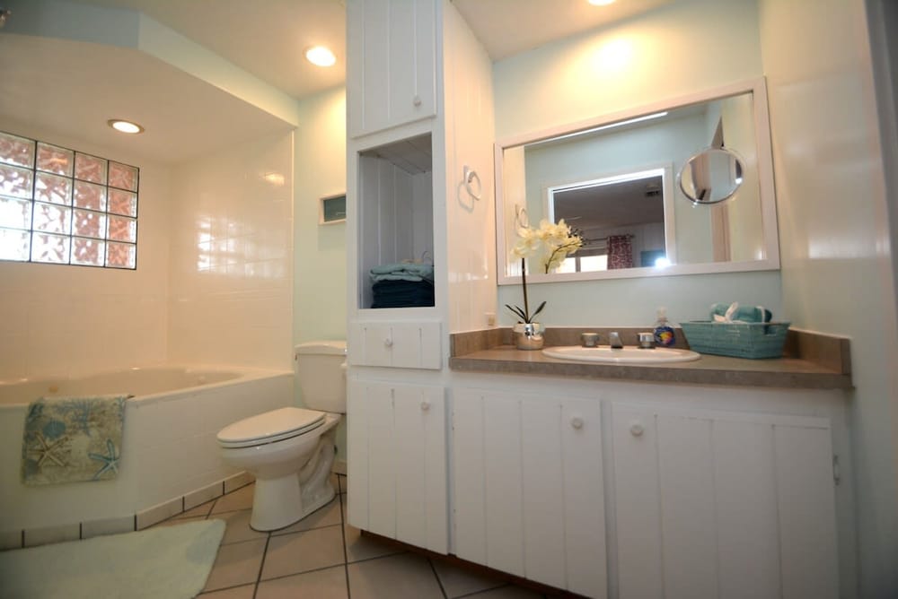 Just Beachy A Luxury Retreat Sleeps 12 3 Levels With Elevator- Perfect for 1-3 Families