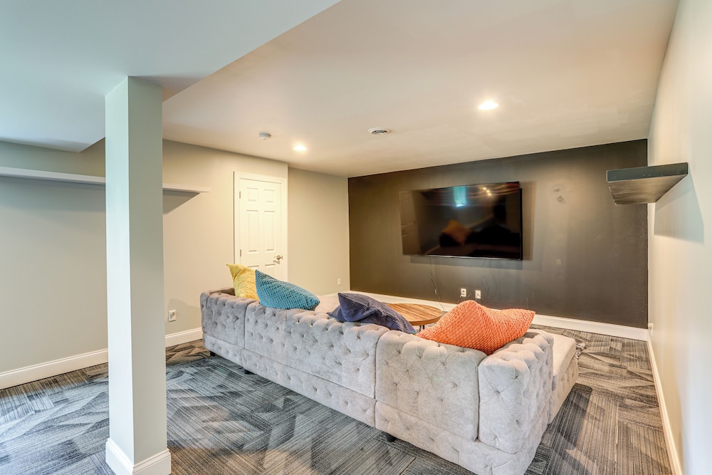 Game Room & Hot Tub: Big Fun in Ellicottville