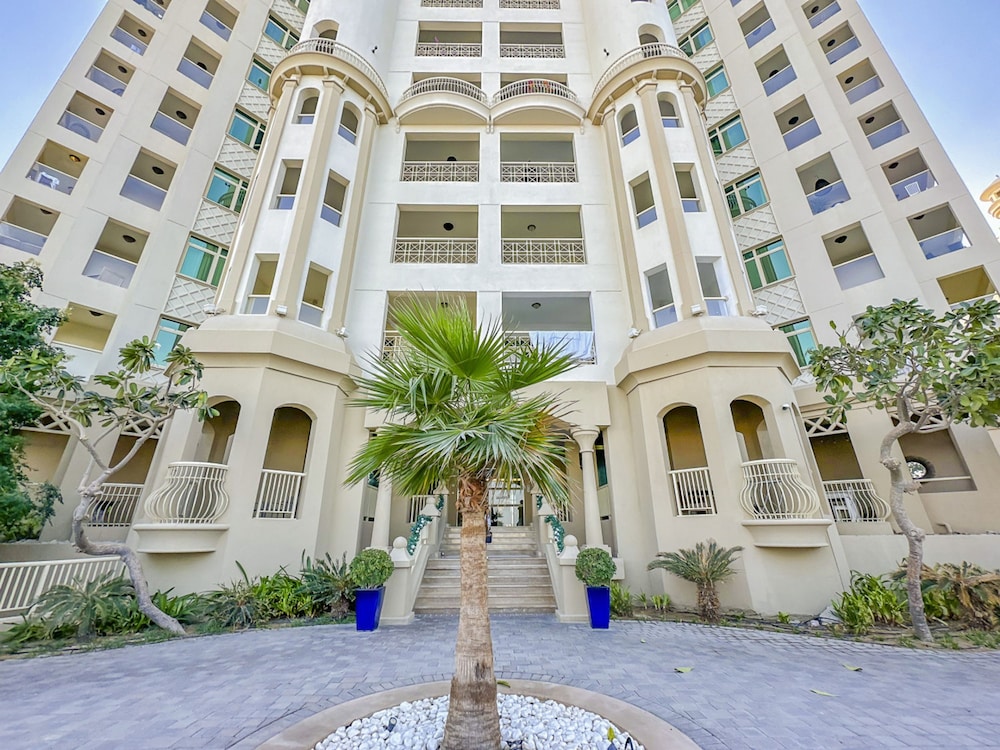 Short-stay at Al Haseer - 4 Beds Palm Holiday Apt