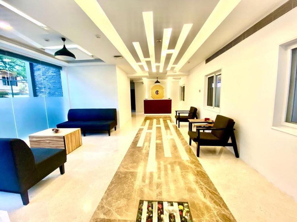 Lobby & Reception