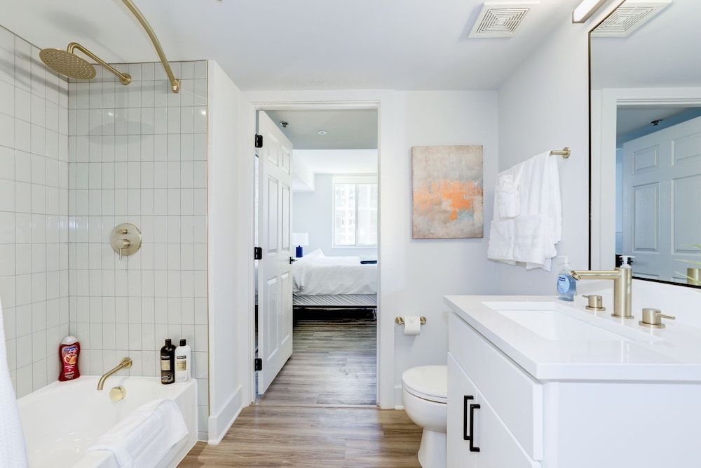 Elegant 2BR Apartment Minutes From DC