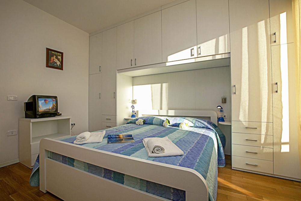 Torbole Relax, Pool & Balcony Apartment view 3