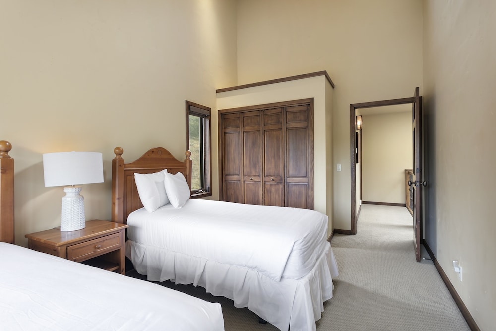 Upper Telemark Drive Home at Deer Valley Resort - 7 Bedroom Home with Hot Tub #2960 7 Home