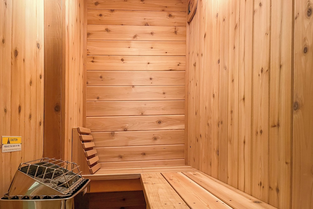 Cozy Log Cabin Near Mt Snow: Views, Modern Comfort
