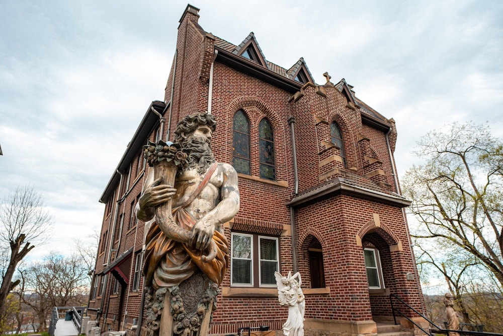 Chateau Connellsville